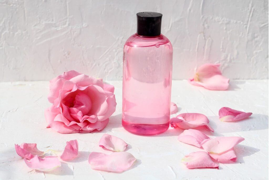 Lightweight rose water oil free makeup remover texture by Mokko